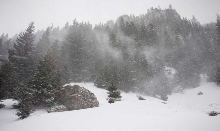 Pericol de avalanşe în Munţii Făgăraş