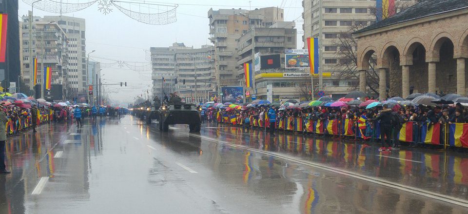 (FOTO/VIDEO) Iaşi: Aproximativ 10.000 de persoane au luat parte la manifestările organizate de Ziua Naţională