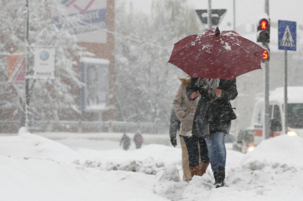 INFORMARE METEO şi COD GALBEN de precipitaţii şi intensificări ale vântului