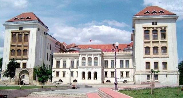 (AUDIO) Tribunalul Iaşi a suspendat majorarea taxelor de şcolarizare pentru studenţii UMF