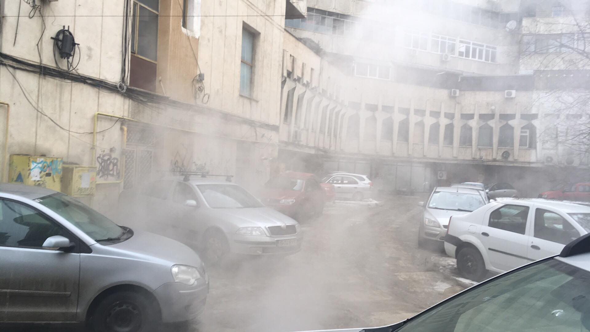 (AUDIO/FOTO) Iaşi: INCENDIU la un bloc pe strada Anastasie Panu