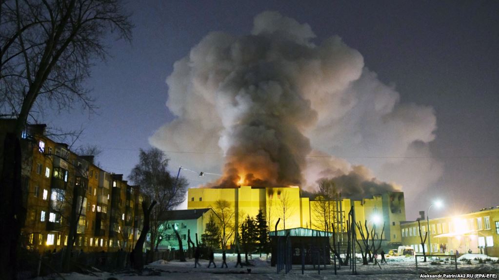 Doliu naţional miercuri în Rusia după incendiul de la centrul comercial din Siberia