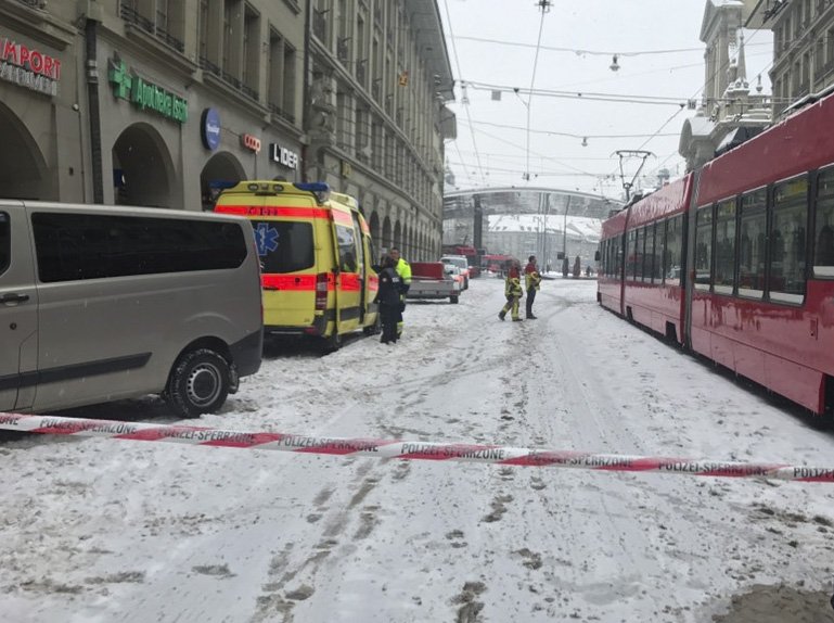 (FOTO) Elveţia: Alertă cu bombă la Berna; o persoană a fost arestată