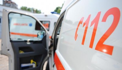 Bacău: Ambulanţă implicată într-un accident rutier la Sascut