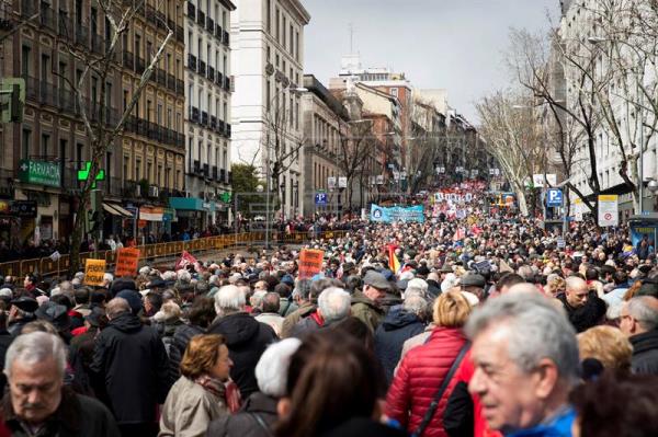 Zeci de mii de persoane au manifestat în Spania pentru a-şi apăra pensiile