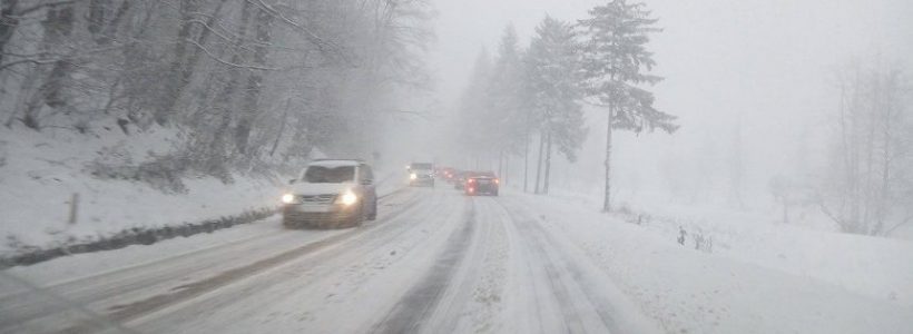 Iarna se întoarce. Meteorologii au emis COD GALBEN de ninsori şi răcire accentuată a vremii