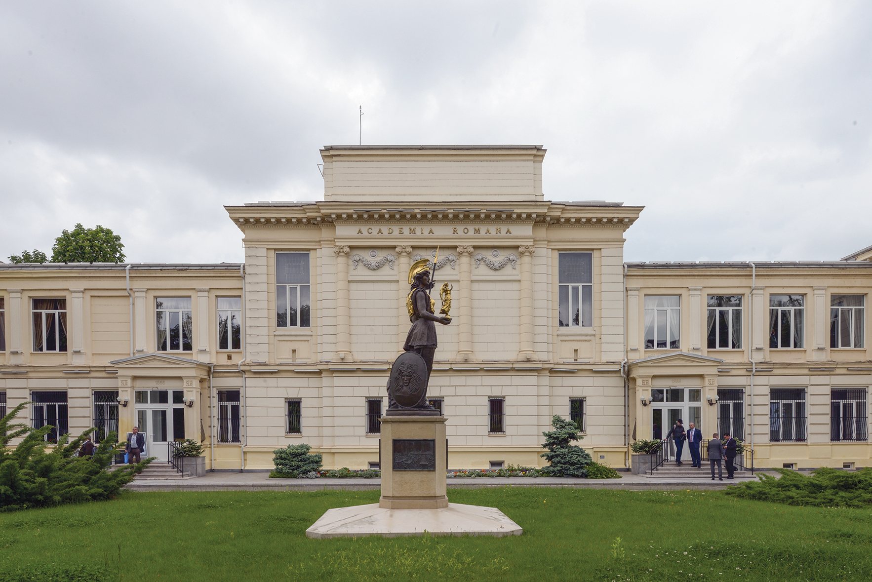 Astăzi – alegeri pentru preşedinţia Academiei; candidează Bogdan Simionescu, Ioan Aurel Pop şi Victor Voicu