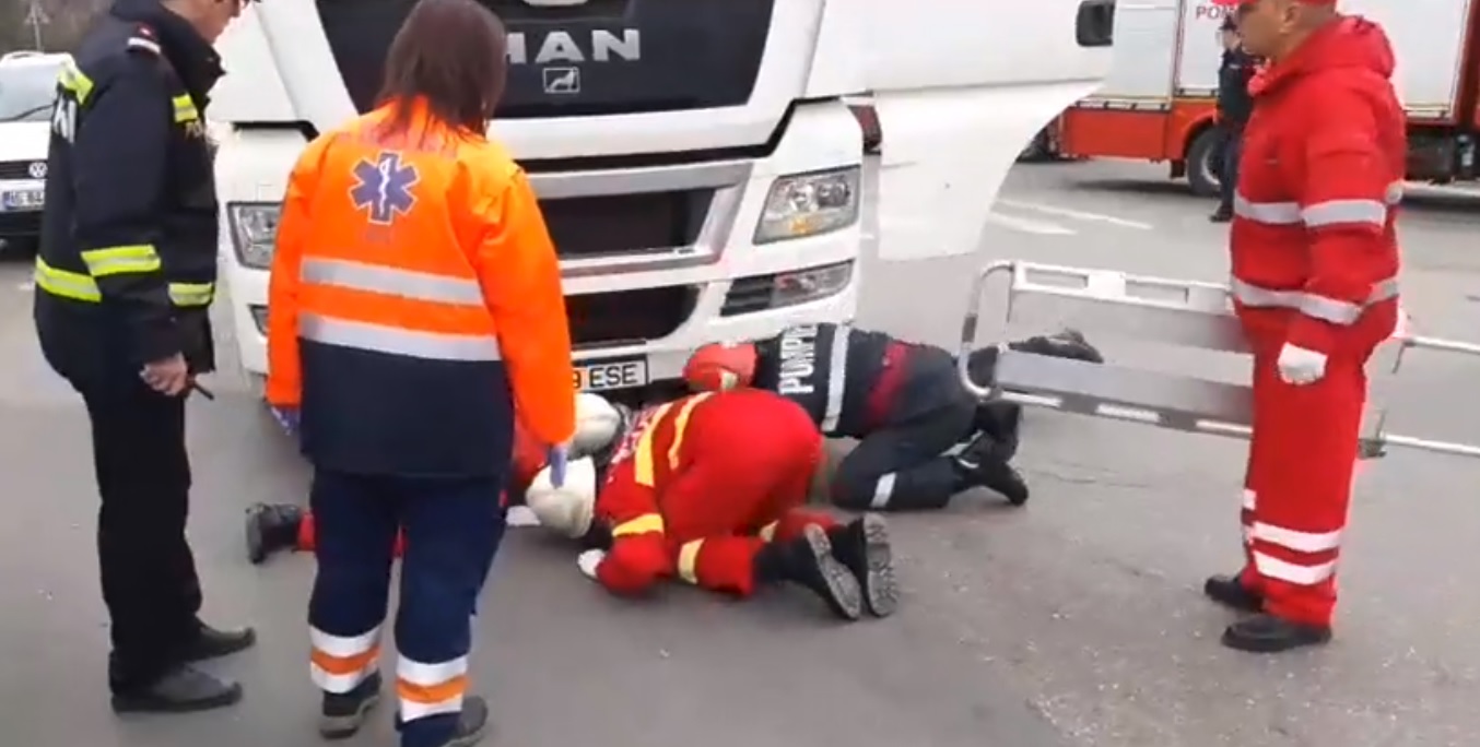 (FOTO/AUDIO) IAŞI: Pieton izbit de TIR în cartierul Bularga