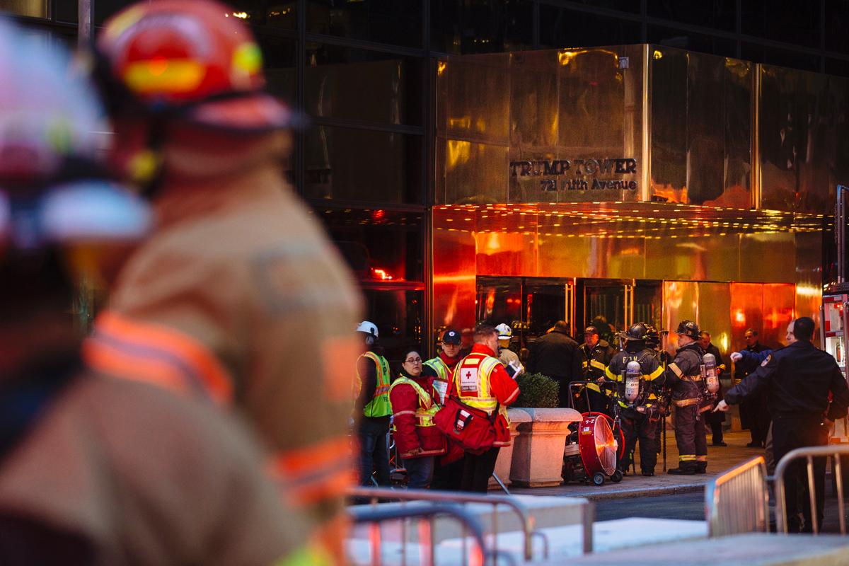 Incendiu la Trump Tower din New York: O persoană a murit, iar 4 pompieri sunt răniţi