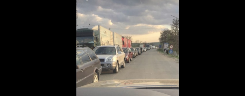 Trafic aglomerat prin Vămile Albiţa şi Leuşeni