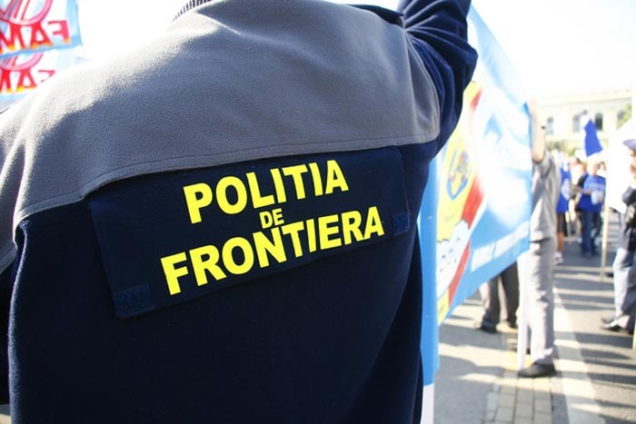 Suceava: Ţigări de contrabandă de peste 360.000 lei, confiscate la frontiera de nord cu focuri armă