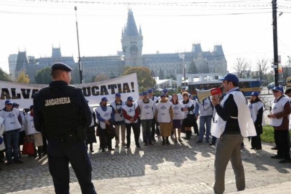 Iaşi: Sindicaliştii din învăţământul preuniversitar anunţă că vor picheta Prefectura