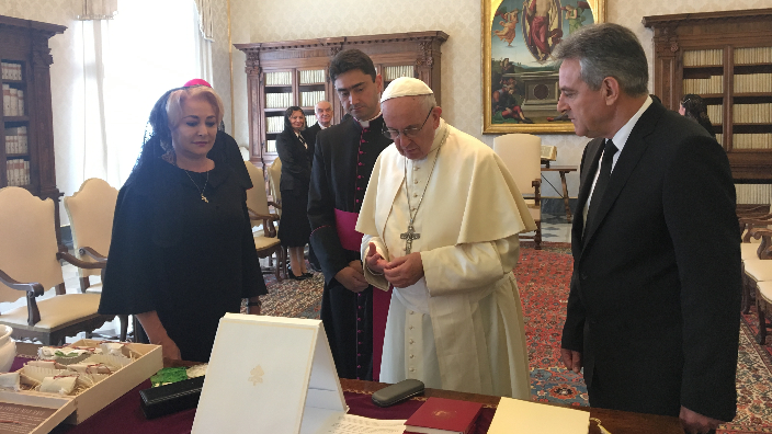 (UPDATE) Viorica Dăncilă a fost primită în audienţă la Papa Francisc