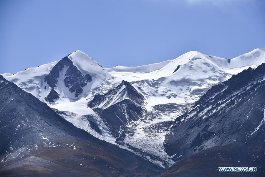 Neamţ: Alpiniştii Ticu Lăcătuşu şi Cristian Gruia – încercare de premieră mondială, într-o expediţie în munţii Kun Lun