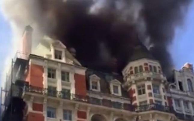 (VIDEO) Incendiu la hotelul Mandarin Oriental, din centrul capitalei britanice, Londra