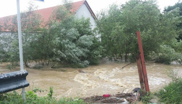 Suceava: Pagube în urma precipitaţiilor