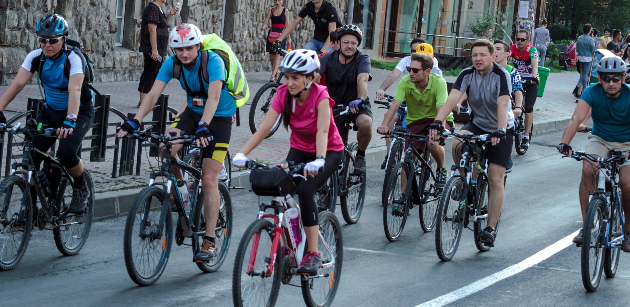 Neamţ: De Sânziene, ia românească va fi sărbătorită pe biciclete