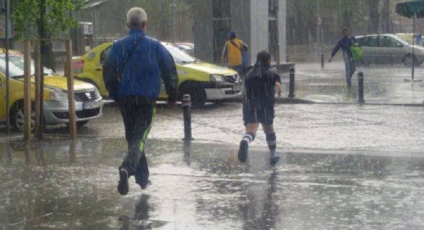 METEO: Cod galben de instabilitate atmosferică şi ploi torenţiale în Moldova