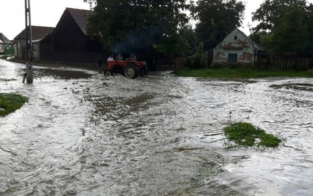 INFOTRAFIC: Situaţia traficului la ora 08:00. În Moldova două drumuri naţionale sunt închise