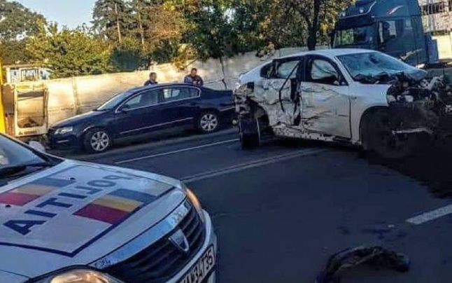 Galaţi: Un rănit şi patru maşini avariate în urma unui accident rutier