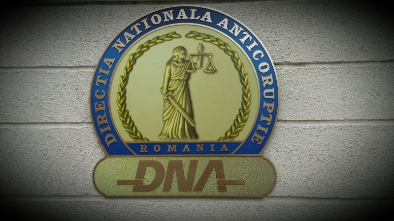 Foştii miniştri ai sănătăţii, Vlad Voiculescu şi Ioana Mihăilă, s-au prezentat la DNA