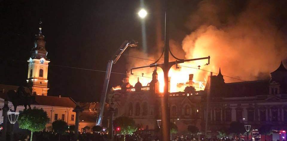 Sediul Episcopiei Greco-Catolice din Oradea a fost cuprins de un incendiu de proporţii