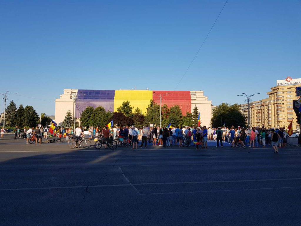 Mii de persoane au participat la protestele antiguvernamentale în marile oraşe ale ţării – grupaj