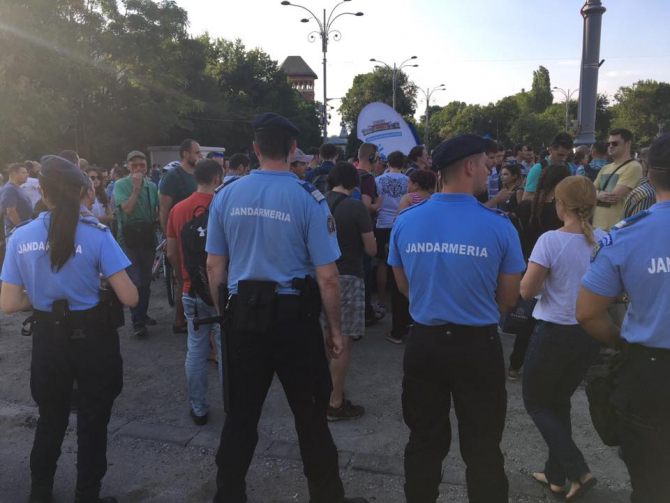 Protest spontan la Piatra-Neamţ împotriva legii privind carantina şi izolarea