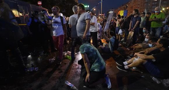 Continuă să vină la Parchetul Militar Bucureşti persoane care au avut de suferit la protestul din 10 august