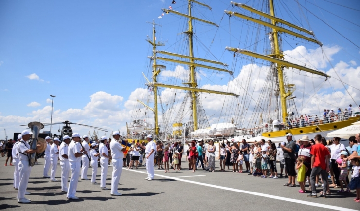 Constanţa: Ziua Recunoştinţei – celebrată de Forţele Navale Române la Monumentul Marinarilor