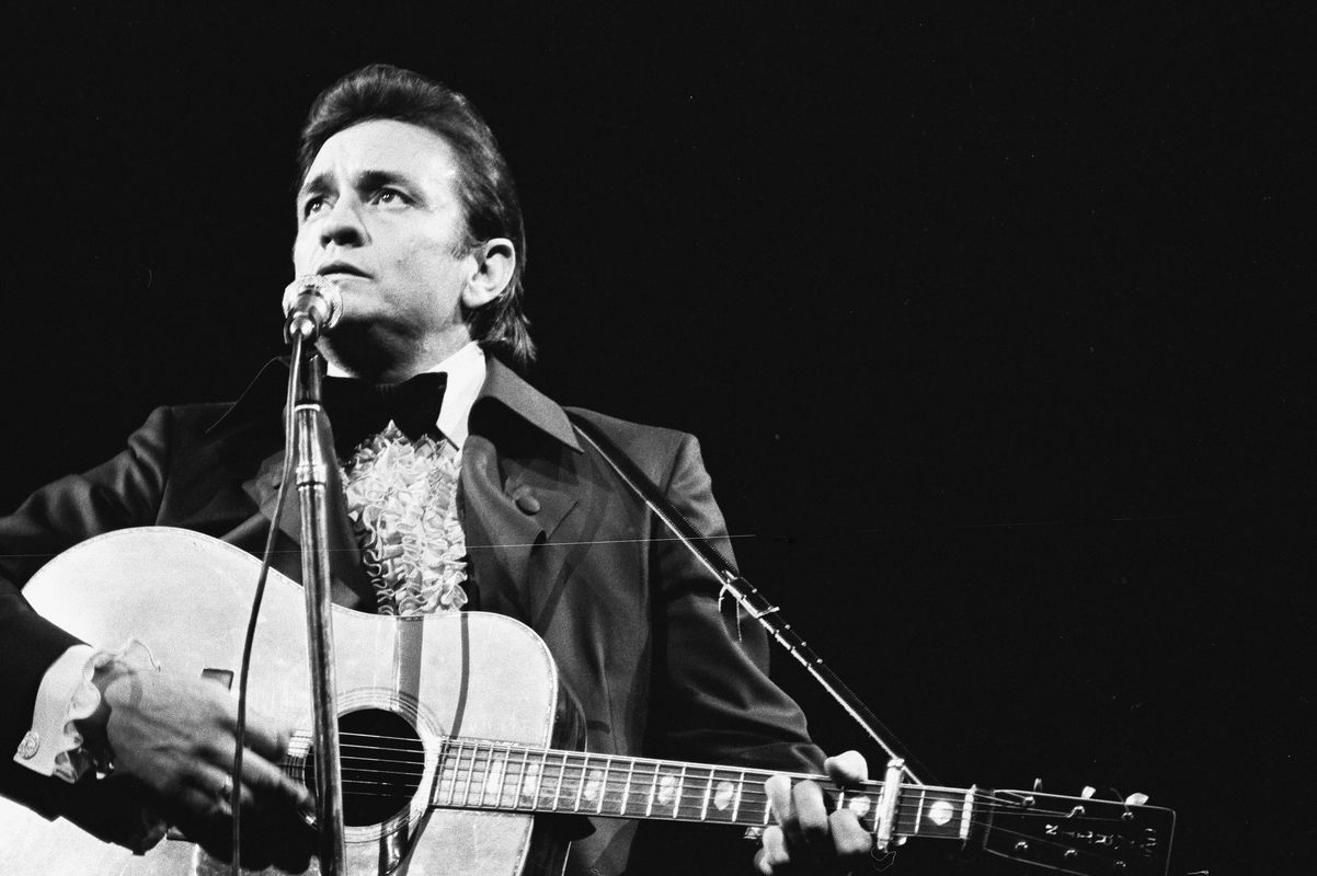 Johnny Cash: „Uneori, sunt două persoane. Johnny este cel frumos. Cash provoacă toate necazurile. Ei se confruntă”