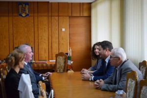 Botoşani: Ambasadorul Derek Feely a discutat cu autorităţile judeţene despre oportunităţi de investiţii irlandeze în zonă