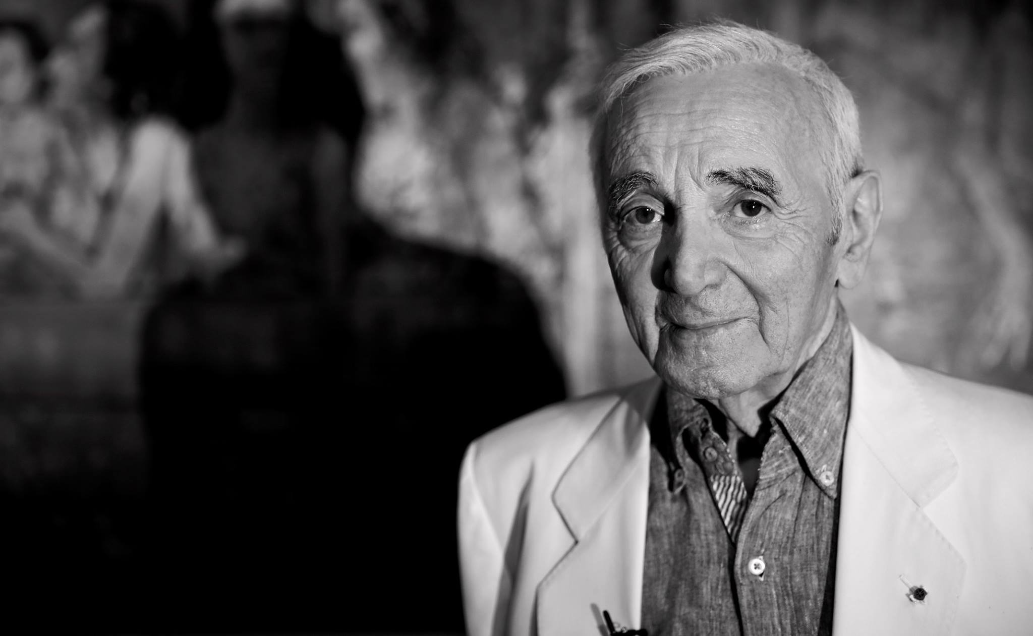 Insuficienţă cardio-respiratorie, cauza decesului cântăreţului Charles Aznavour (parchet)