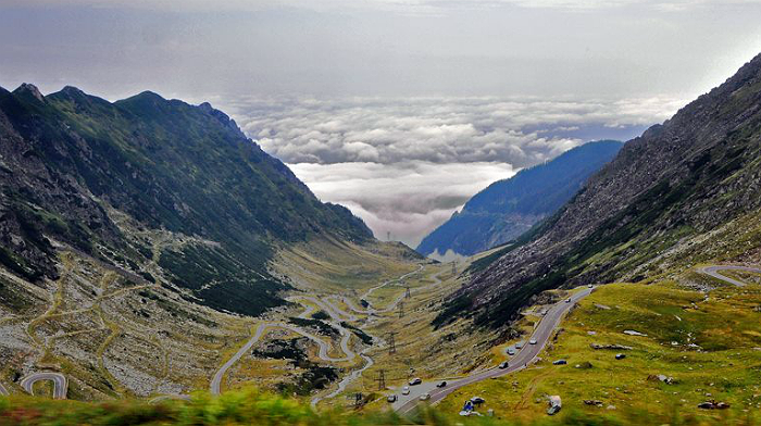 Circulaţia rutieră se redeschide astăzi pe Transfăgărăşan