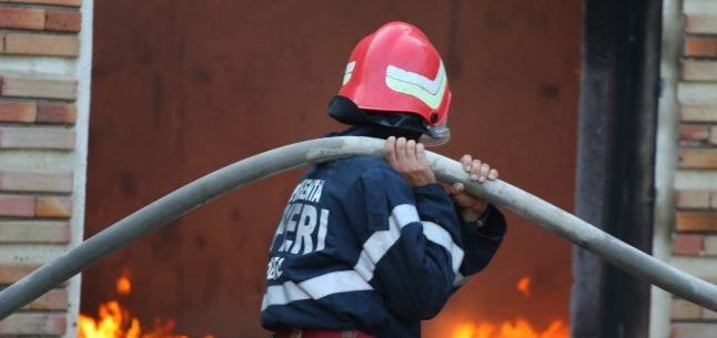 GALAŢI: Incendiu la la Centrul Medico Social din Pechea, 40 de persoane au fost evacuate