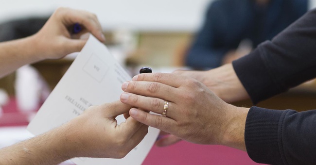 #ReferendumFamilie/ Secţiile de votare s-au redeschis; procesul electoral continuă până la ora 21,00