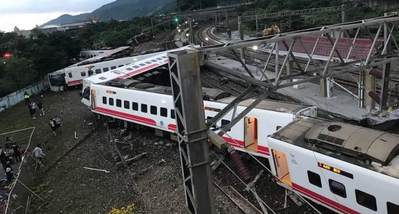 Accident de tren în Taiwan: Probleme la sistemul de frânare, raportate cu jumătate de oră înainte de deraiere