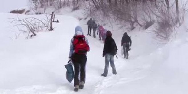 Botoşani: Peste 150 de copii navetişti din judeţ nu au ajuns la cursuri din cauza vremii