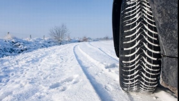 Neamţ: Circulaţie în condiţii de iarnă în întregul judeţ; aproape 300 tone de sare, împrăştiate pe drumurile naţionale