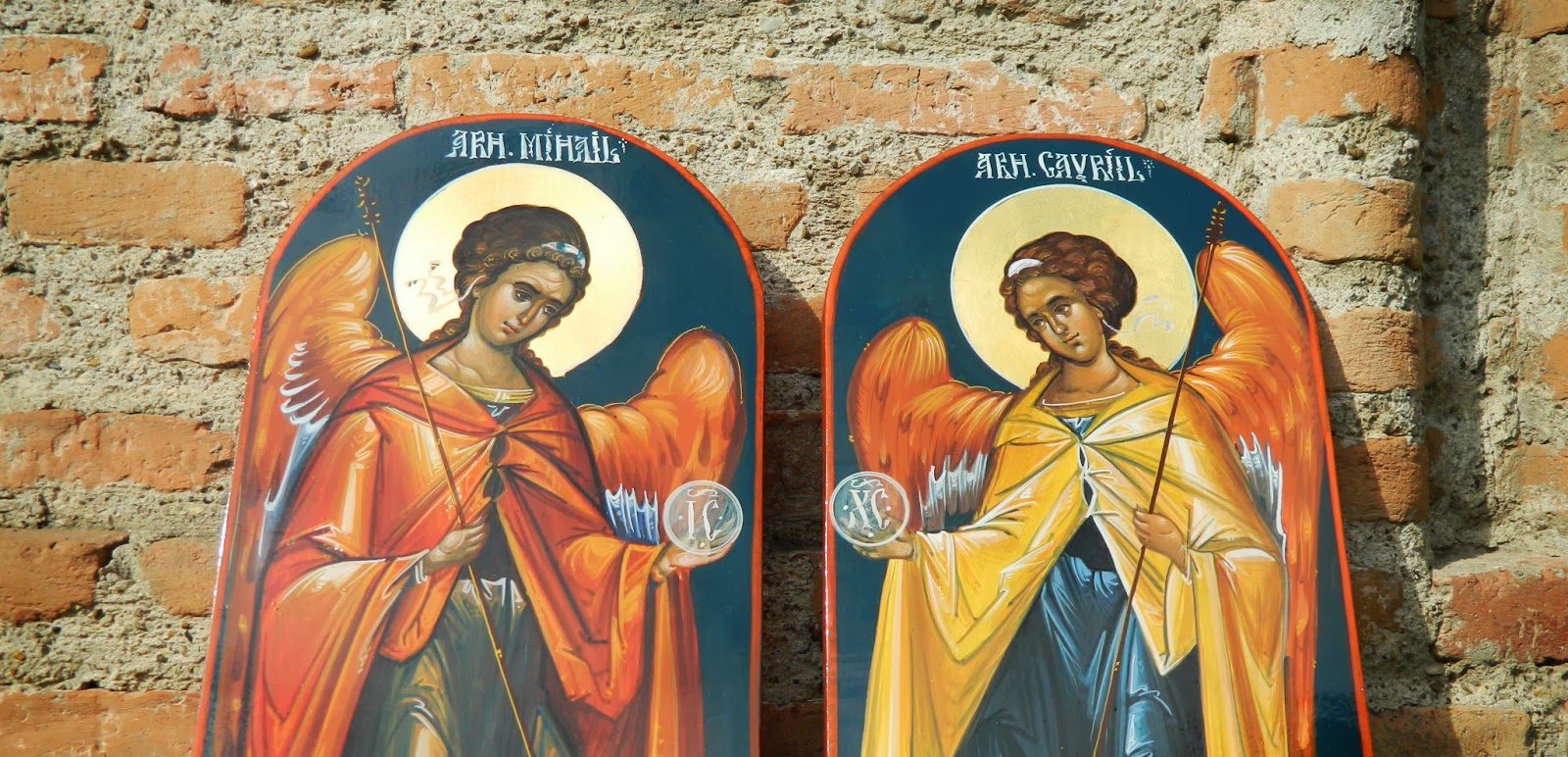 (AUDIO) Biserica Ortodoxă îi sărbătoreşte, astăzi, pe Sfinţii Arhangheli Mihail şi Gavriil