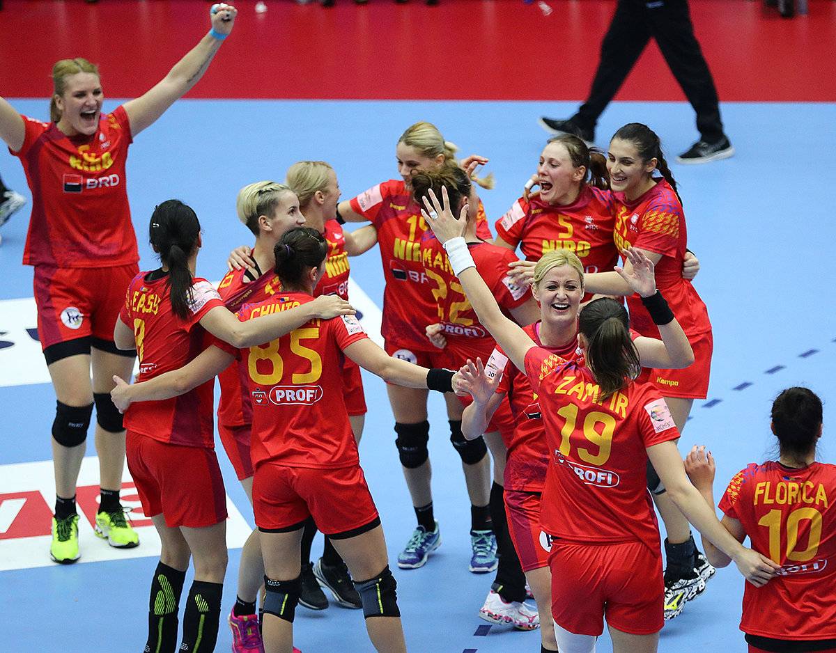 Debut românesc /cu două reprize contradictorii/ la Campionatul European de handbal feminin