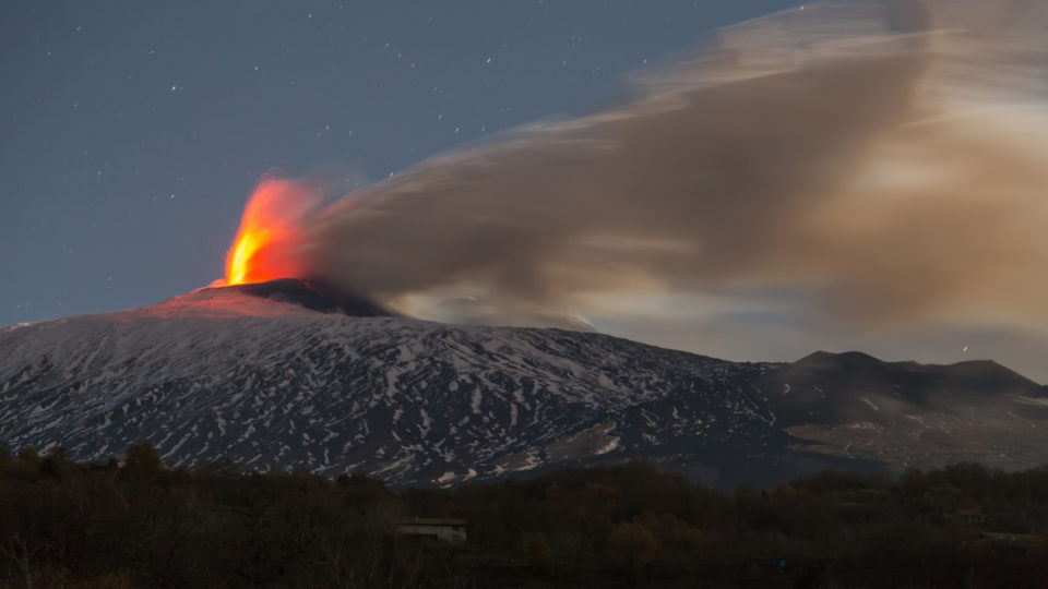 Regiunea vulcanului Etna, care a erupt luni, zguduită de un seism cu magnitudinea 4,8