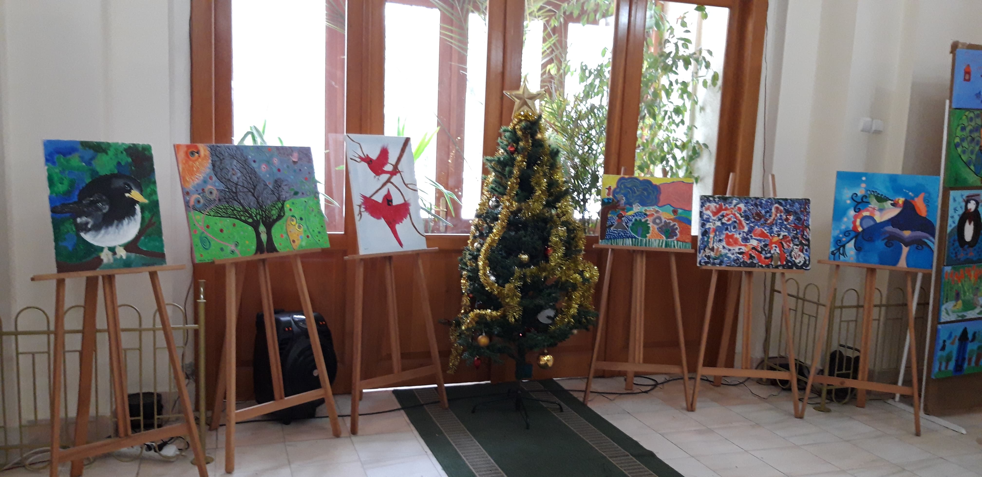 Iași: „Birds of Paradise” – expoziție de pictură la Palatul Copiilor