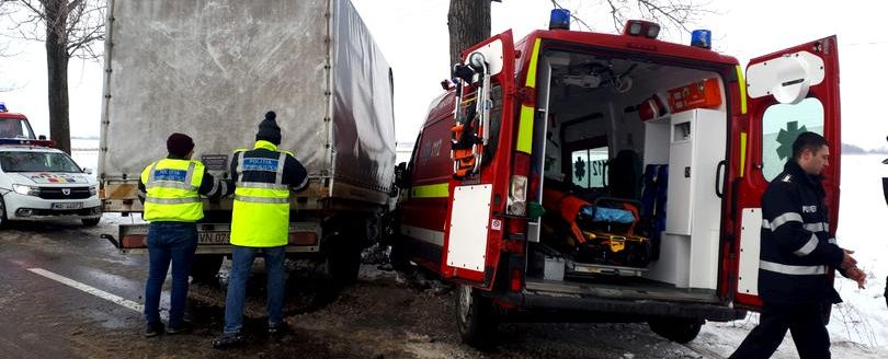 Vrancea: Cinci victime în urma unui accident în care a fost implicată o ambulanţă SMURD