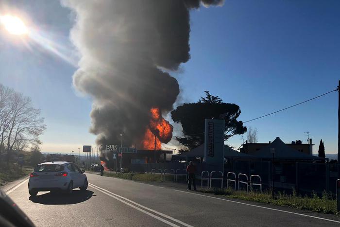 Explozie la o staţie de distribuţie de carburanţi în Italia