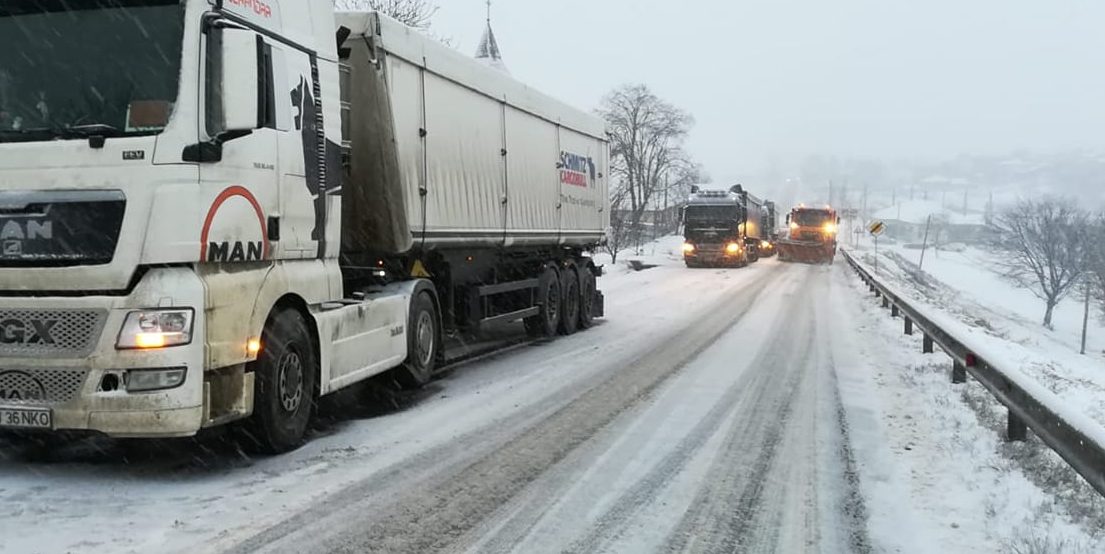 Infotrafic: Circulație în condiții de iarnă pe unele drumuri naţionale din ţară