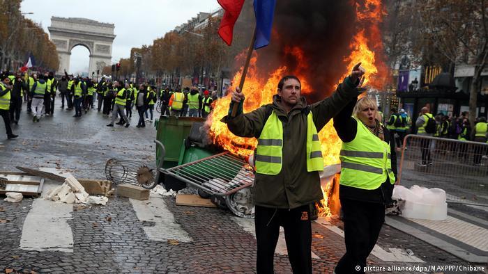 Franţa: Guvernul face apel la protestatari să nu iasă în stradă sâmbătă