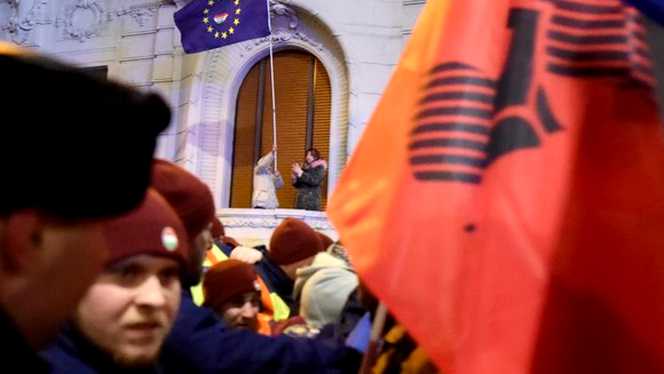 Ungaria: Gaze lacrimogene şi arestări la protestele de la Budapesta împotriva ‘legii sclaviei’