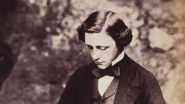 Lewis Carroll: „Ai grijă de cuvintele pe care le rosteşti şi vor avea şi ele grijă de tine”