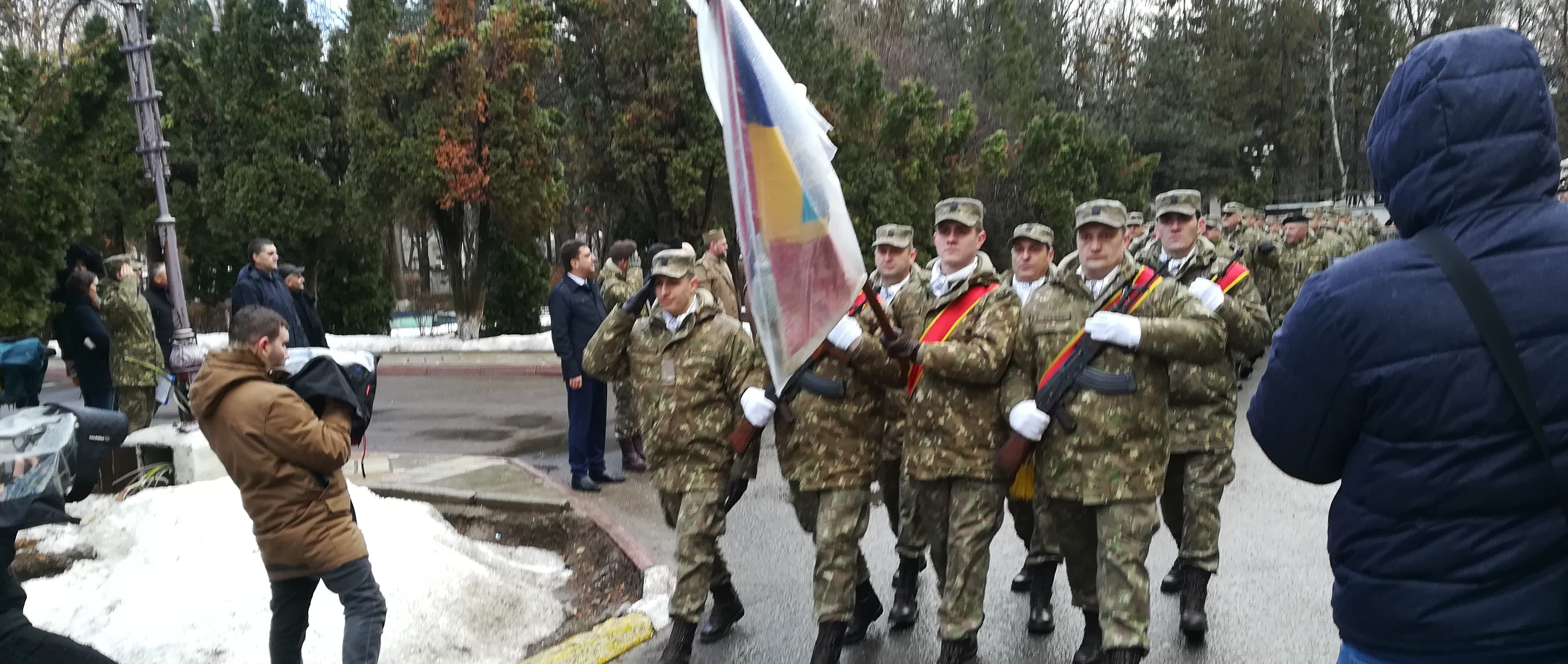 (AUDIO/FOTO) Iaşi: Ceremonia de repatriere a echipei militarilor care au consiliat armata afgană în ultimul an